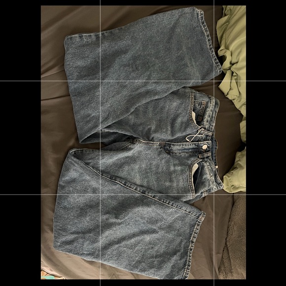 Straight Leg Mid Rise Jeans - Picture 2 of 5